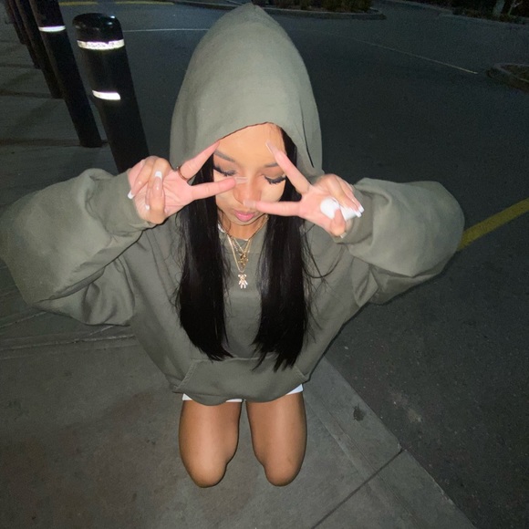 Meet your Posher, Alexis - Picture 1 of 4